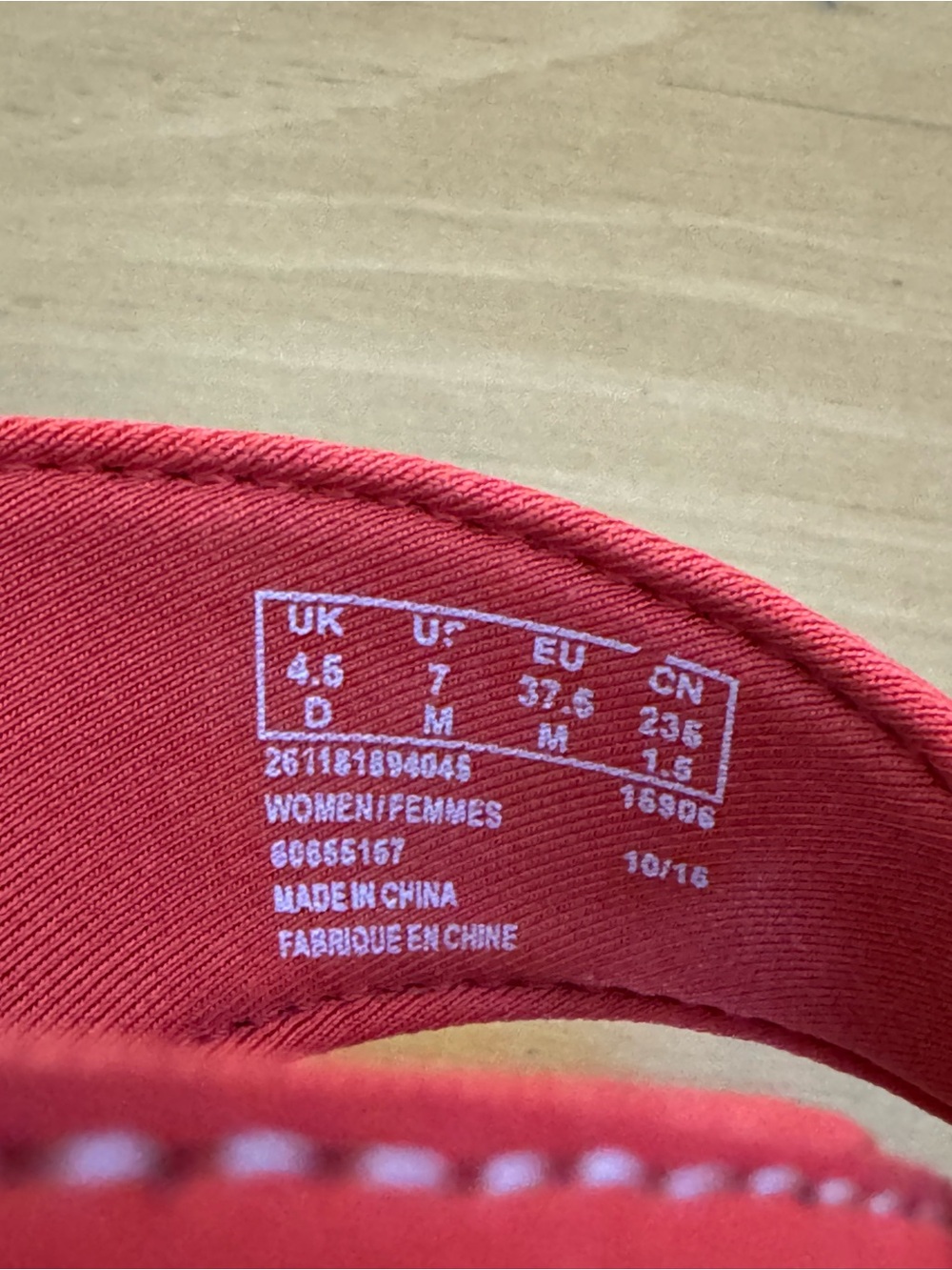 Clarks Coral Colored Thong Sandals - Size 7 - Picture 8 of 9